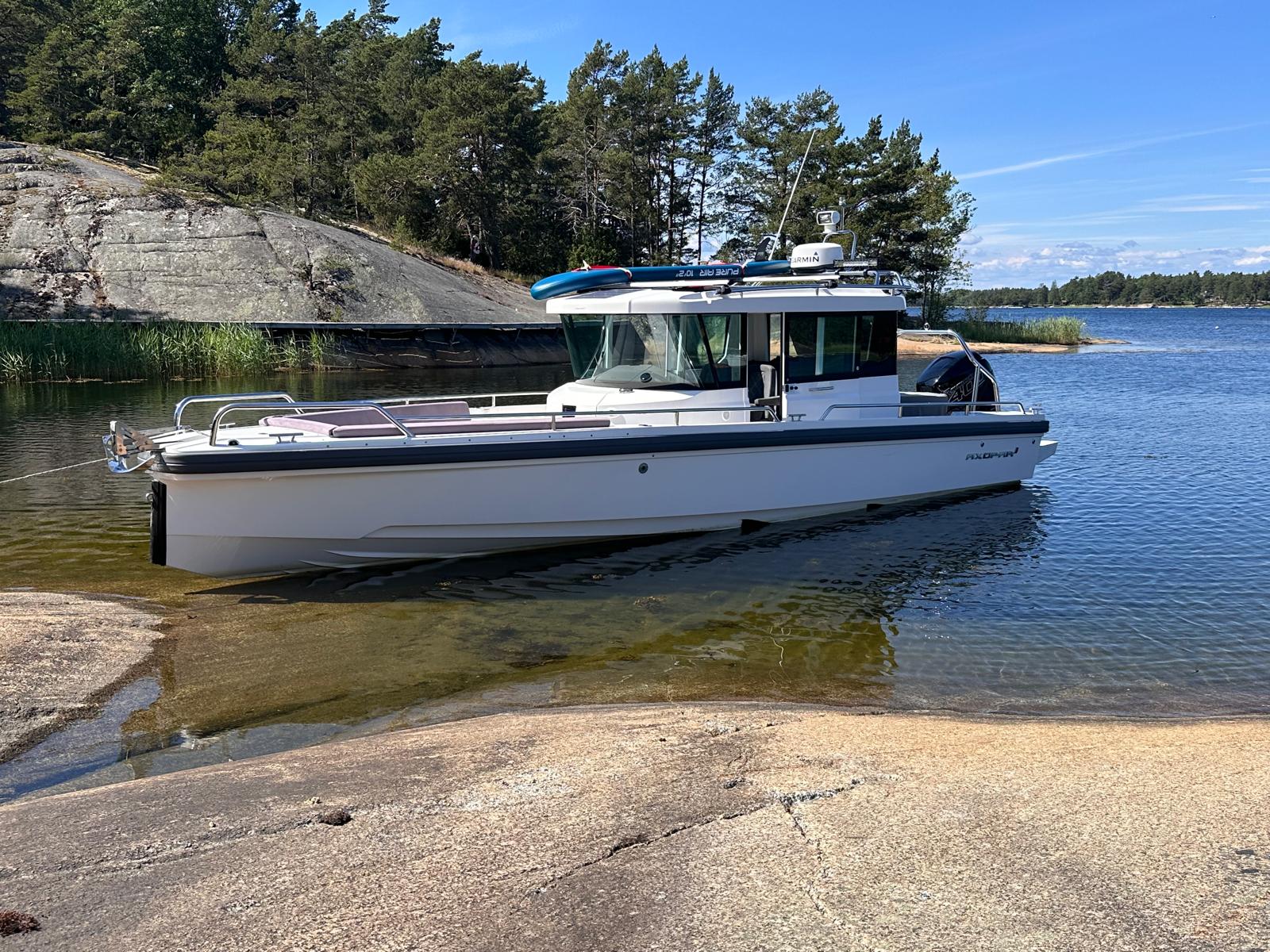 Axopar i svensk sommarskärgård